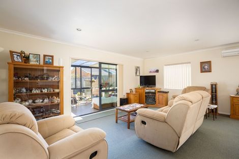 Photo of property in 9a Simons Street, Moturoa, New Plymouth, 4310