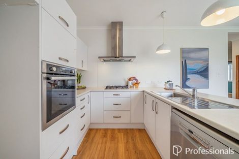 Photo of property in 9 Bell Road, Waiwhetu, Lower Hutt, 5010