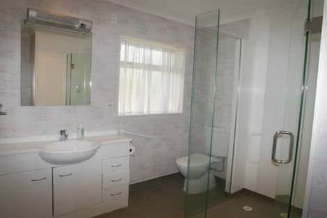 Photo of property in 9 Greenaway Road, Waikanae, 5036