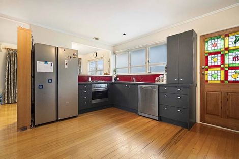 Photo of property in 2a Waller Avenue, Bucklands Beach, Auckland, 2012