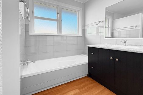 Photo of property in 44 Queenwood Road, Levin, 5510