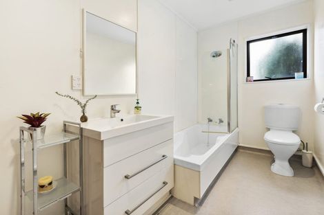 Photo of property in 378f2 Evans Bay Parade, Hataitai, Wellington, 6021