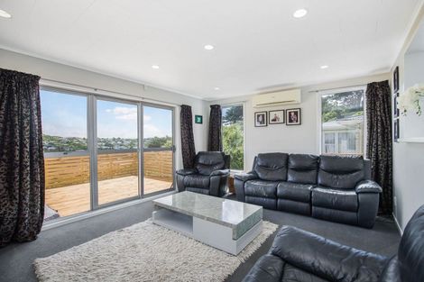 Photo of property in 45 Turville Crescent, Newlands, Wellington, 6037