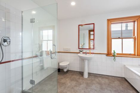 Photo of property in 4 North Terrace, Kelburn, Wellington, 6012