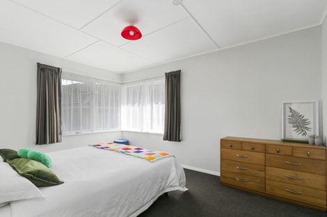 Photo of property in 25 Hinau Grove, Wainuiomata, Lower Hutt, 5014