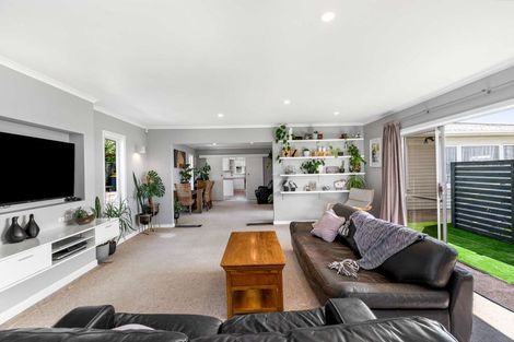 Photo of property in 58 Tiroroa Avenue, Te Atatu South, Auckland, 0610