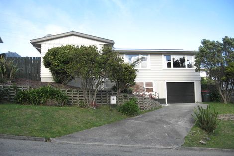 Photo of property in 27 Link Road, Newlands, Wellington, 6037
