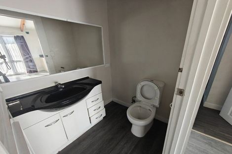 Photo of property in 2/84 Lynwood Road, New Lynn, Auckland, 0600