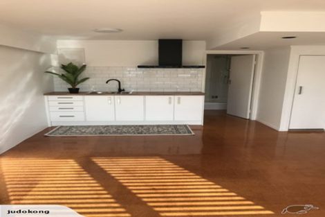 Photo of property in 5 Madison Place, Forrest Hill, Auckland, 0620