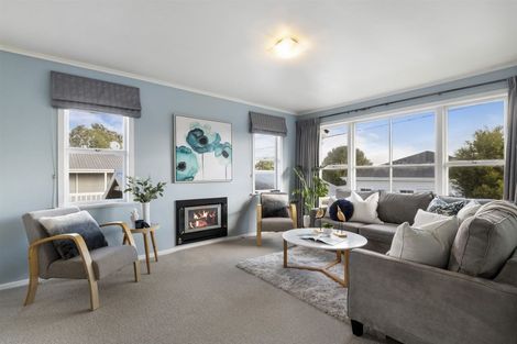 Photo of property in 1/62 Roberts Road, Glenfield, Auckland, 0629