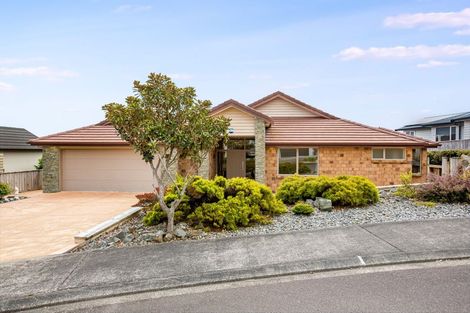 Photo of property in 9 Hollyford Place, Aotea, Porirua, 5024