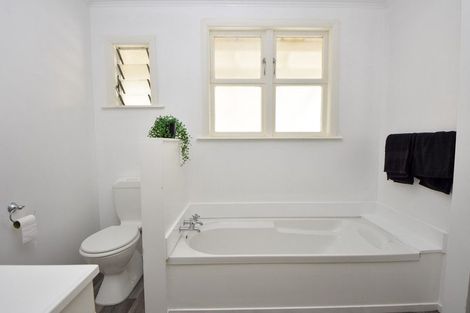 Photo of property in 89 Victoria Street, Carterton, 5713
