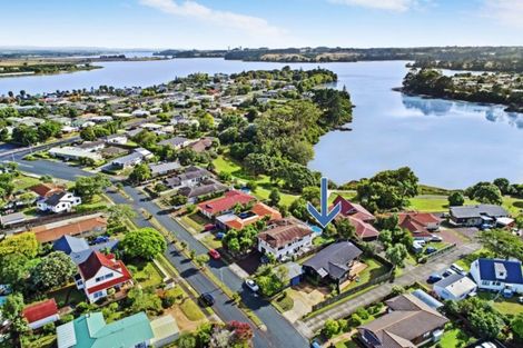 Photo of property in 21 Riverside Drive, Waiuku, 2123