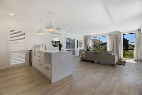 Photo of property in 18 Chapman Way, Jacks Point, 9371