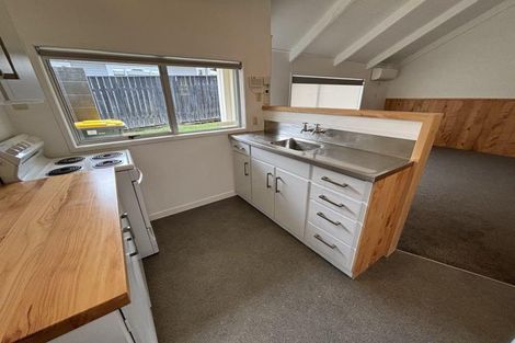 Photo of property in 45 Seaview Road, Marfell, New Plymouth, 4310