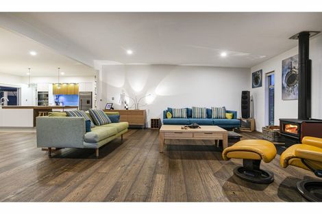 Photo of property in 11 Kelmore Place, Schnapper Rock, Auckland, 0632