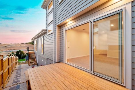 Photo of property in 175 Godfrey Drive, Orewa, 0931