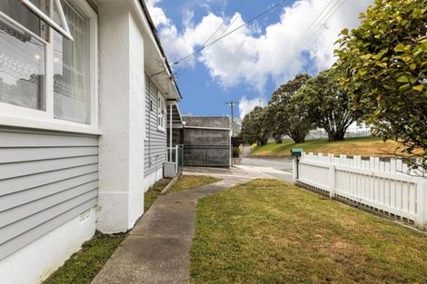 Photo of property in 58 Broderick Road, Johnsonville, Wellington, 6037