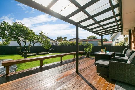 Photo of property in 11 Hereford Street, Te Atatu Peninsula, Auckland, 0610