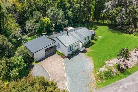 Photo of property in 8 Brick Bay Drive, Sandspit, Warkworth, 0982