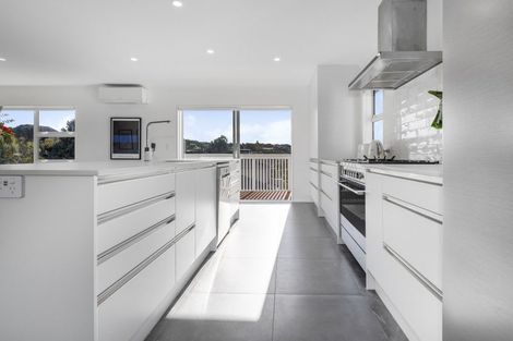 Photo of property in 11 Botany Lane, Whitby, Porirua, 5024