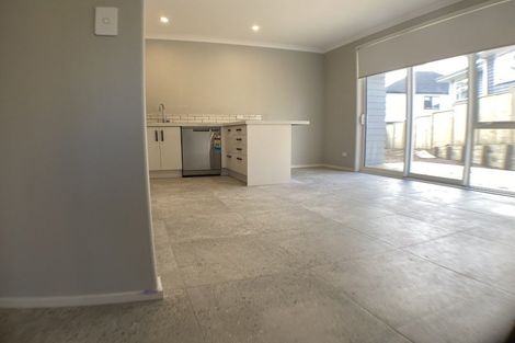 Photo of property in 35 Maraeariki Avenue, Orewa, 0931