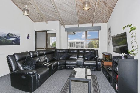 Photo of property in Oakwood Manor, 608c Massey Road, Mangere, Auckland, 2022