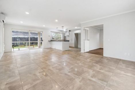 Photo of property in 13 Cornwall Place, Karaka, Papakura, 2113