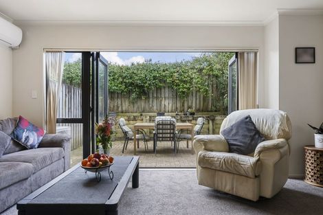 Photo of property in 3/102 Greenhithe Road, Greenhithe, Auckland, 0632