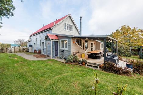 Photo of property in 6 Edwards Street, Kimbolton, Feilding, 4777