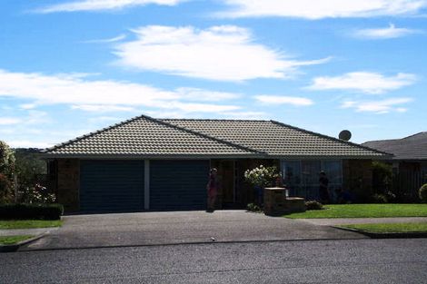 Photo of property in 2/15 Summermist Drive, Northpark, Auckland, 2013
