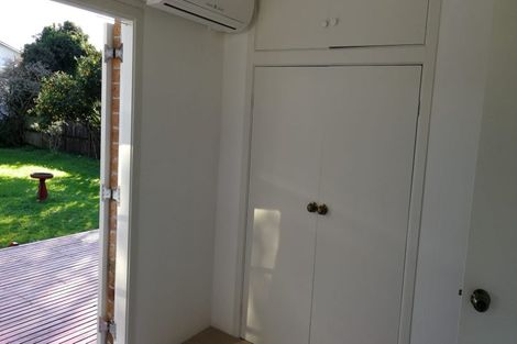 Photo of property in 10 Graham Avenue, Te Atatu Peninsula, Auckland, 0610