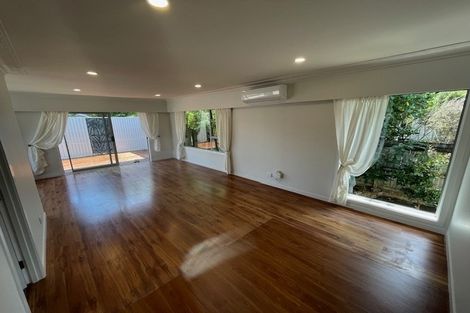 Photo of property in 30 Walton Street, Red Beach, 0932