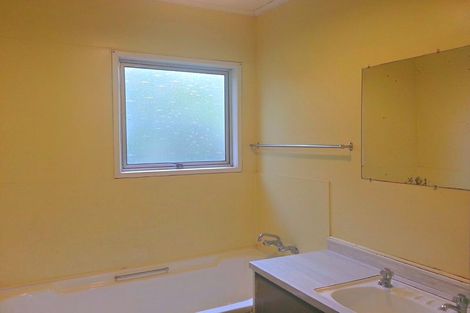 Photo of property in 2/63 High Road, Glenfield, Auckland, 0629