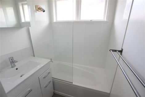 Photo of property in 2/21 Gardner Avenue, New Lynn, Auckland, 0600