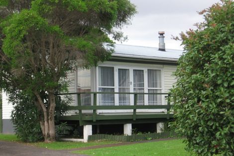 Photo of property in 8 Orchid Place, Te Atatu South, Auckland, 0610