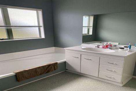 Photo of property in 28 Saunders Close, Whitby, Porirua, 5024