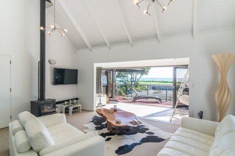 Photo of property in 82 Marine Parade, Paraparaumu Beach, Paraparaumu, 5032