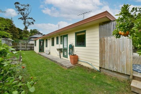 Photo of property in 1/12 Knott Road, Stanmore Bay, Whangaparaoa, 0932