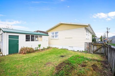 Photo of property in 8 Edwards Avenue, Henderson, Auckland, 0610