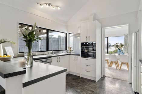 Photo of property in 1/59 Centorian Drive, Windsor Park, Auckland, 0632