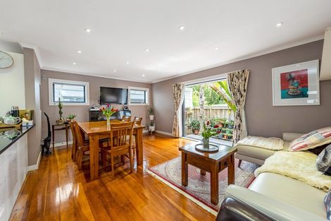 Photo of property in 88 Kaurilands Road, Titirangi, Auckland, 0604