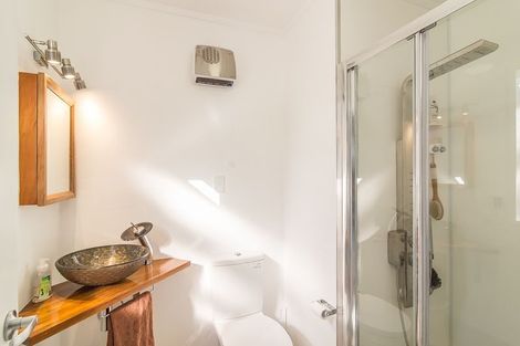Photo of property in 365 Te Moana Road, Waikanae, 5036