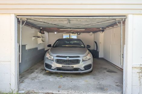 Photo of property in 13 Hellyers Street, Birkdale, Auckland, 0626
