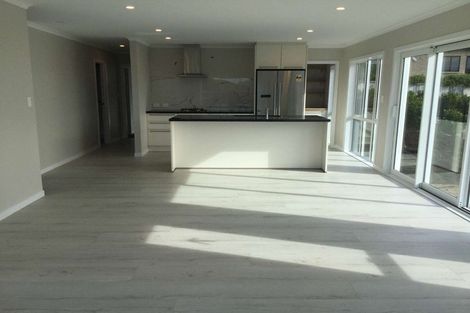 Photo of property in 18 Ridgeview Close, Red Beach, 0932