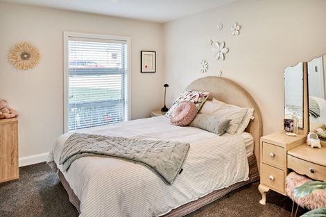 Photo of property in 10 Madeira Close, Whitby, Porirua, 5024