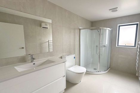 Photo of property in 46b Crestview Rise, Papakura, 2110