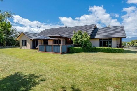 Photo of property in 64 Muhunoa Road West, Ohau, Levin, 5570