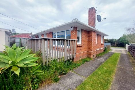 Photo of property in 9 Kirrie Avenue, Te Atatu South, Auckland, 0610
