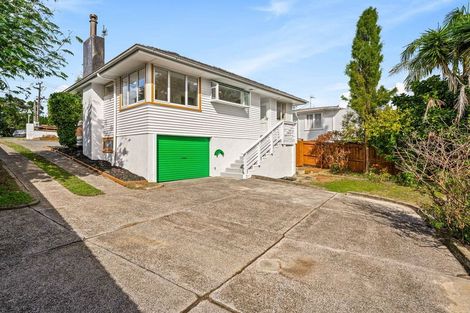 Photo of property in 207 Sturges Road, Henderson, Auckland, 0612